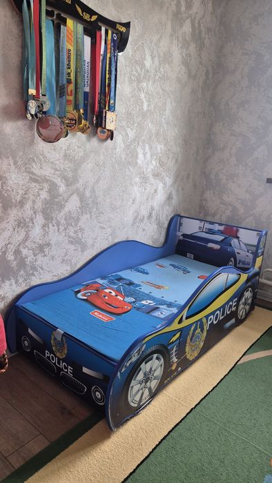 Детская кровать машинка