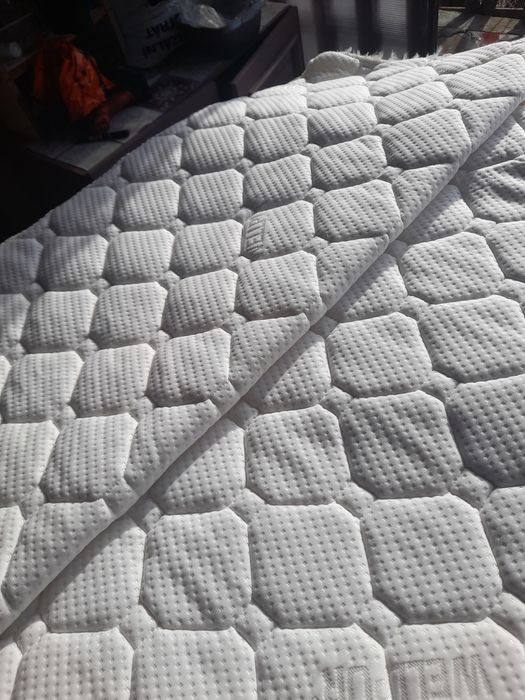 Toper cu spumă de memorie