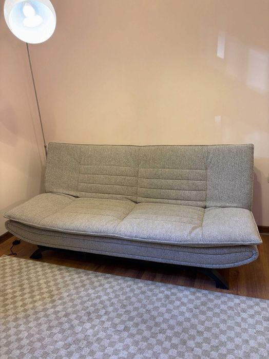 Разтегателен диван (бежов)