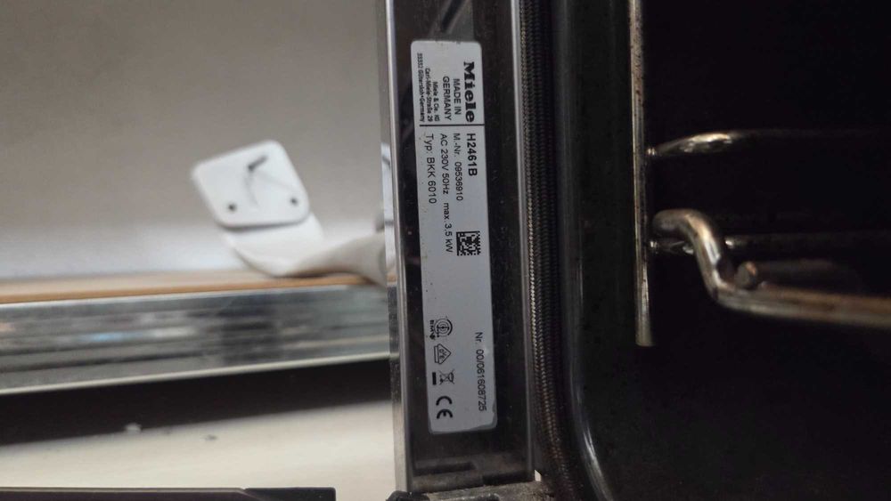 Фурна за вграждане Miele H 2461 B, инокс, с тави и решетка
