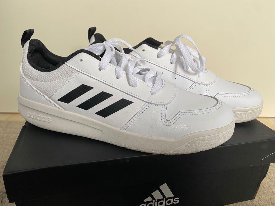 Маратонки Адидас размер 40