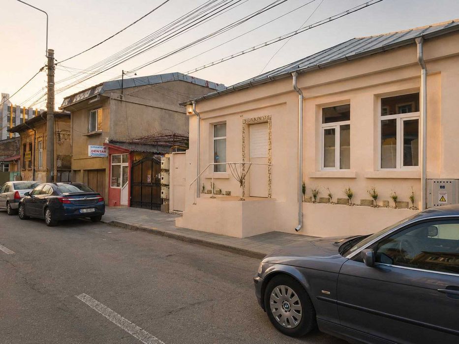 Inchiriez casa tip vila ultracentrala - ideal locuit sau birouri Galati, langa BCR.