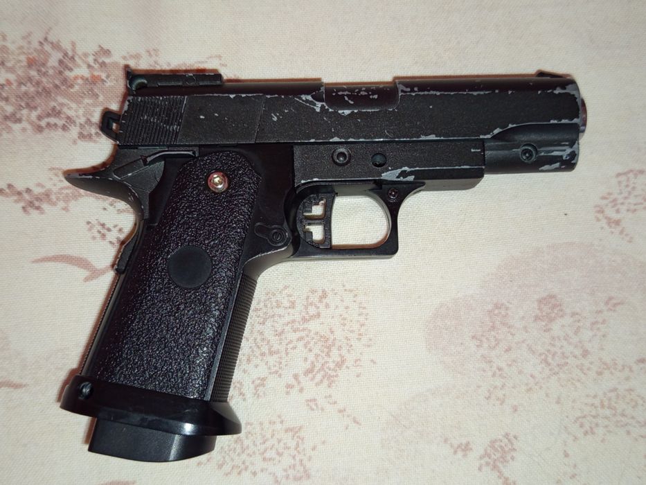 Pistol airsoft cu bile, full metal, foarte puternic