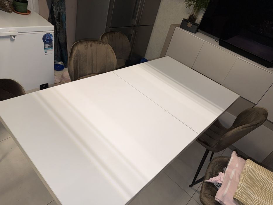 Vând masă extensibilă