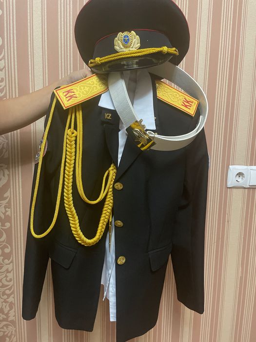 Продам кадетскую парадную форму