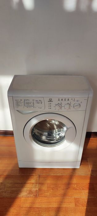 Продам стиральную машинку Indesit