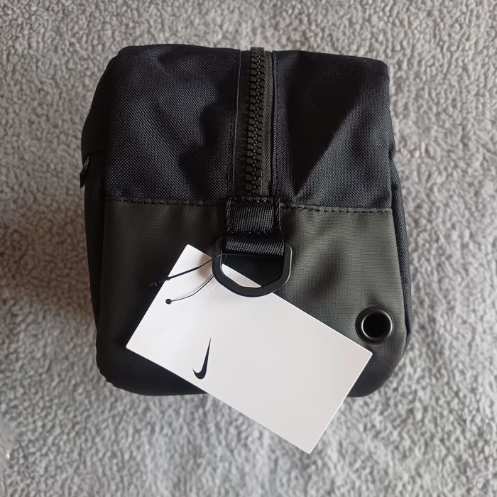 Продавам сак за обувки Nike