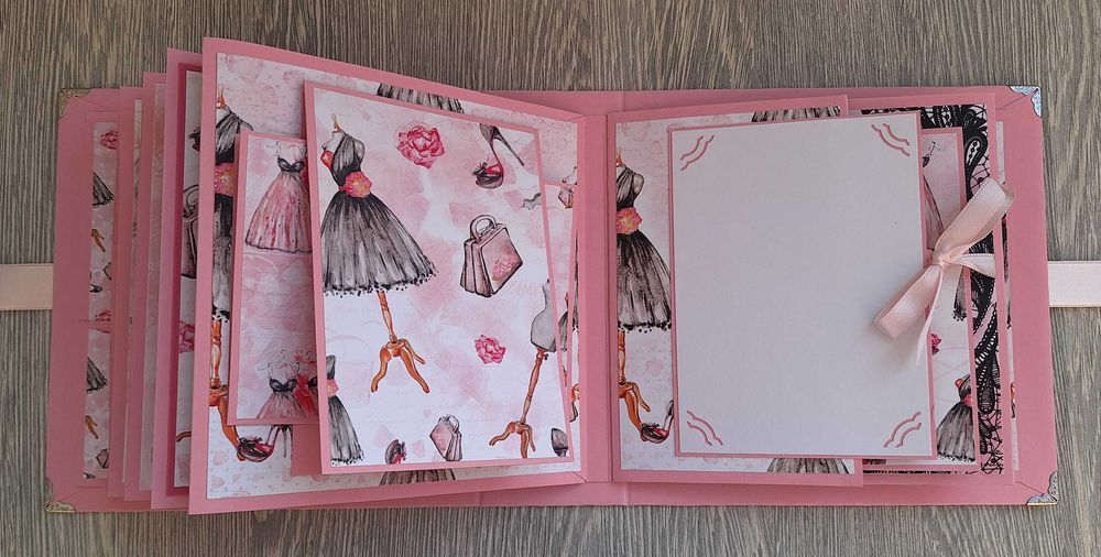 Албум за снимки "Малка, черна рокля" в розово, ръчна изработка /33.22