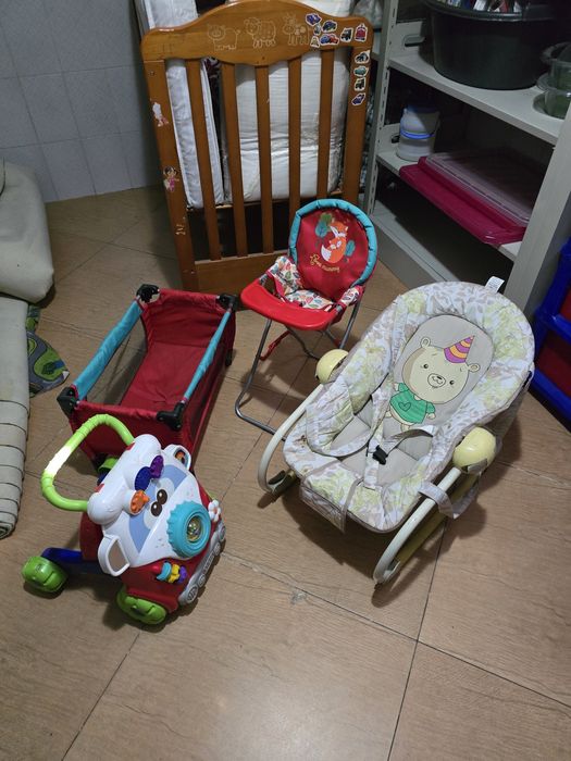 Продам детскую кровать + подарки