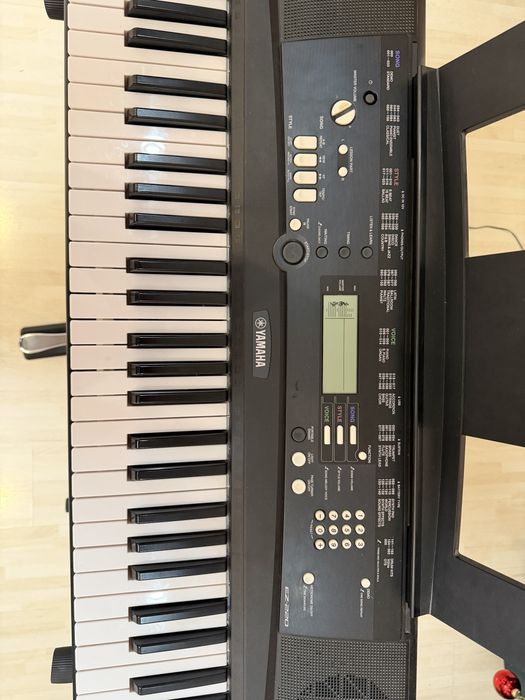 Синтезатор Yamaha EZ220
