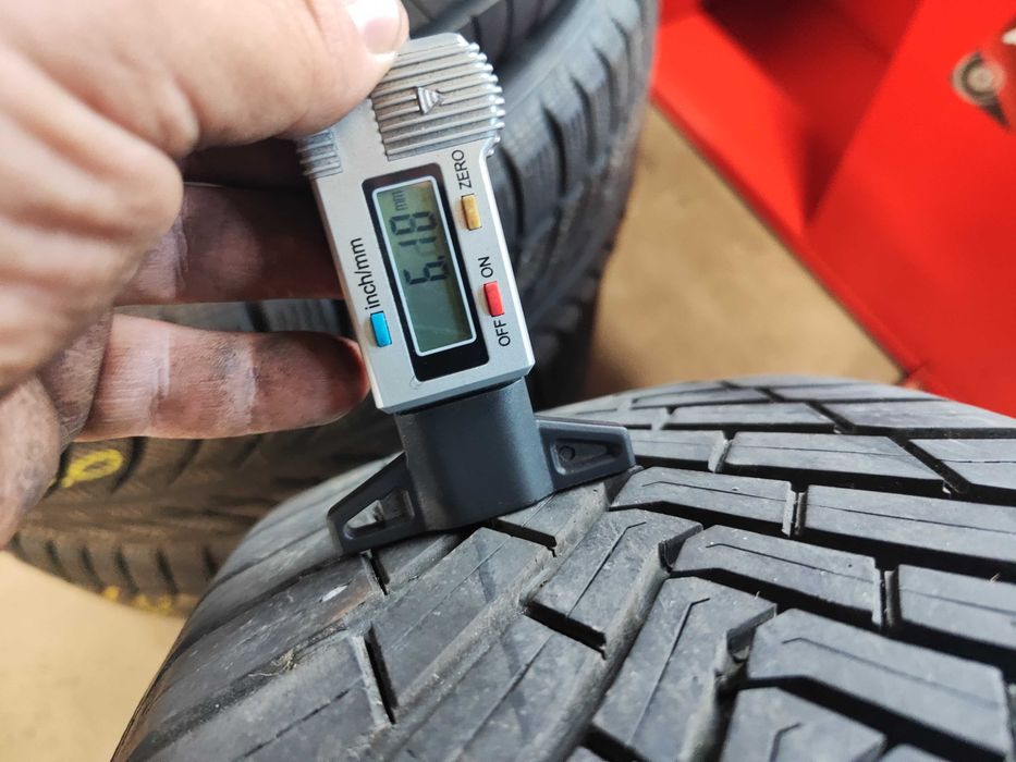 2бр.всесезонни гуми 215/55/17 Continental