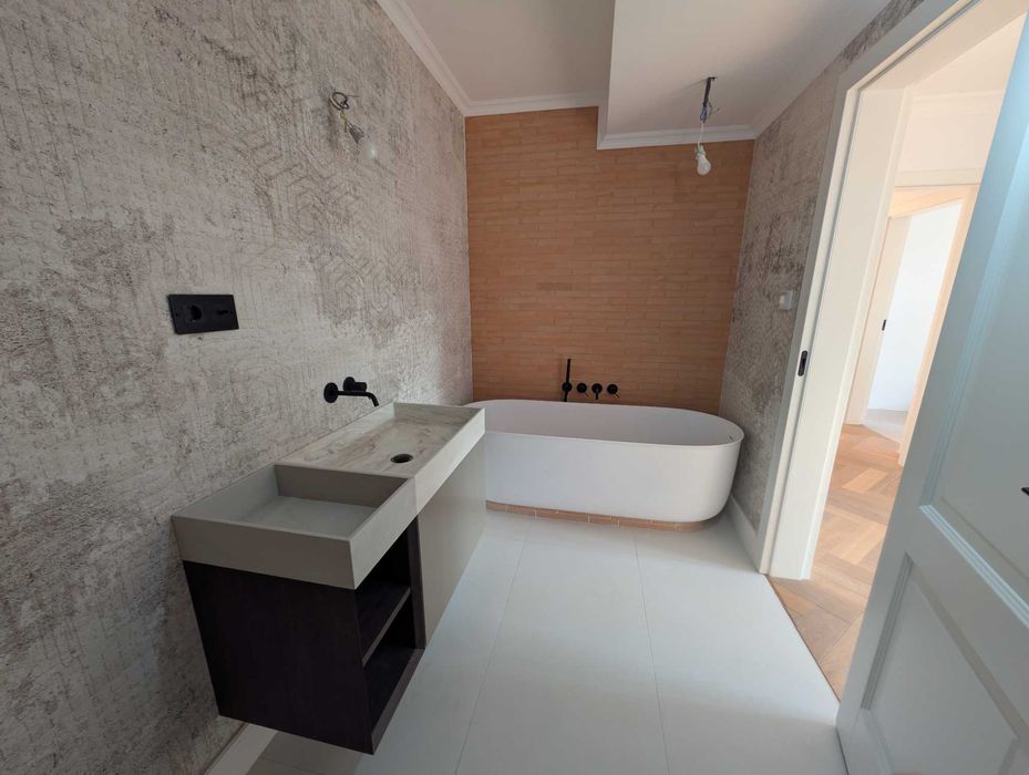 Proprietar | 2 camere. 71,8 mp utili + balcon 18,6 mp, 2 băi | parcare