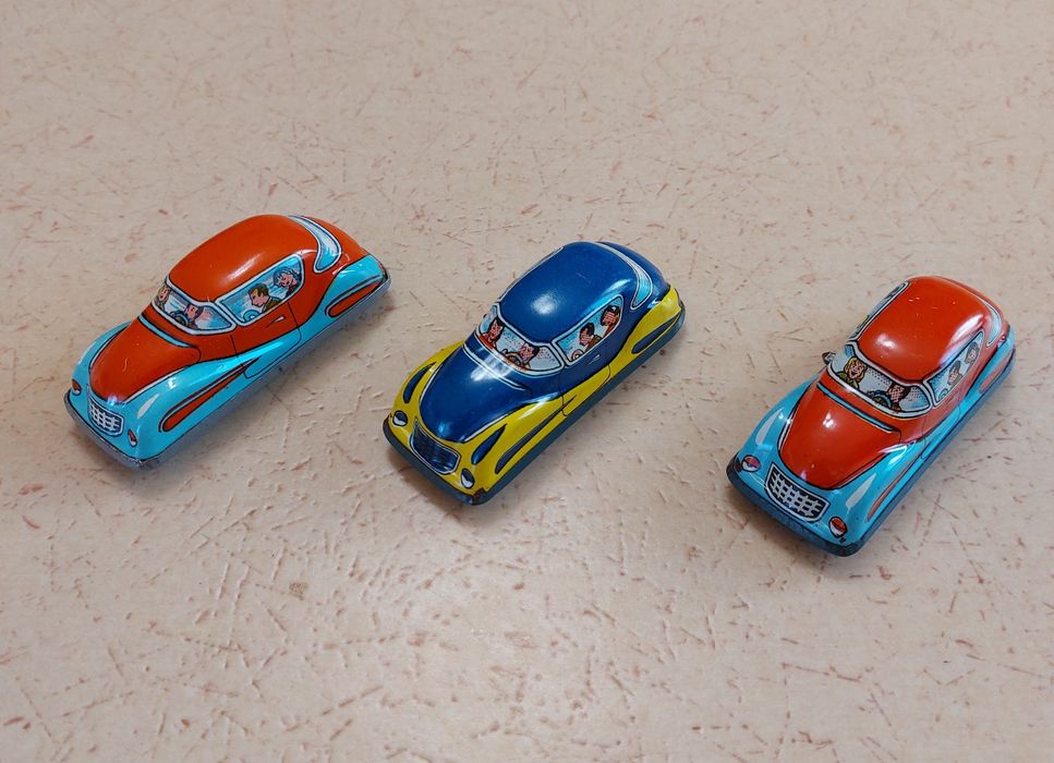 Стари ламаринени колички