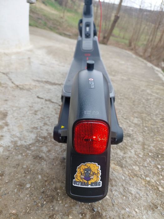Vând trotineta electrică ninebot e3