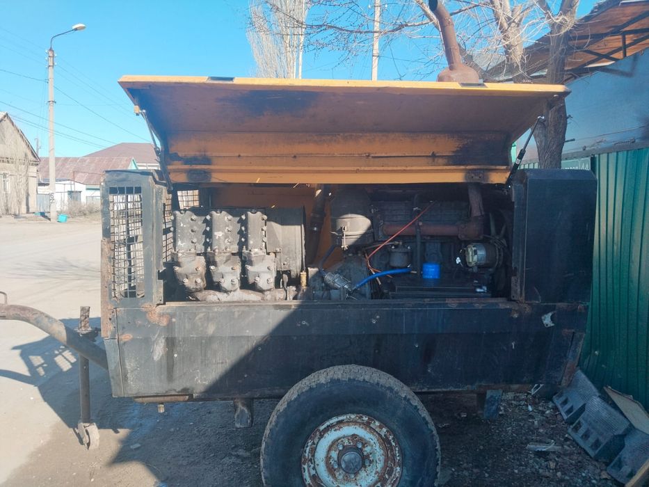 Продам компрессор дорожный