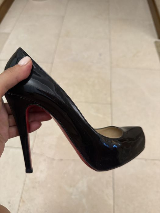Туфли черные лакированные Louboutin