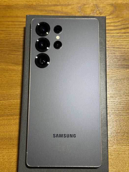 Samsung s25 Ultra - 12/256 - Titanium black