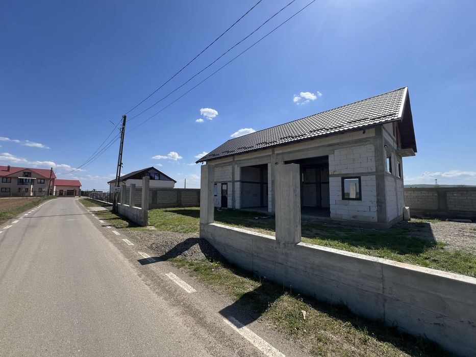 Hala plus teren de vanzare