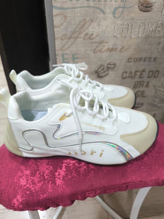 Продам кроссовки унисекс