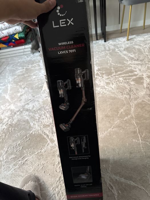 продается беспроводной пылесос 2-3 раза пользовалься хорошо работает