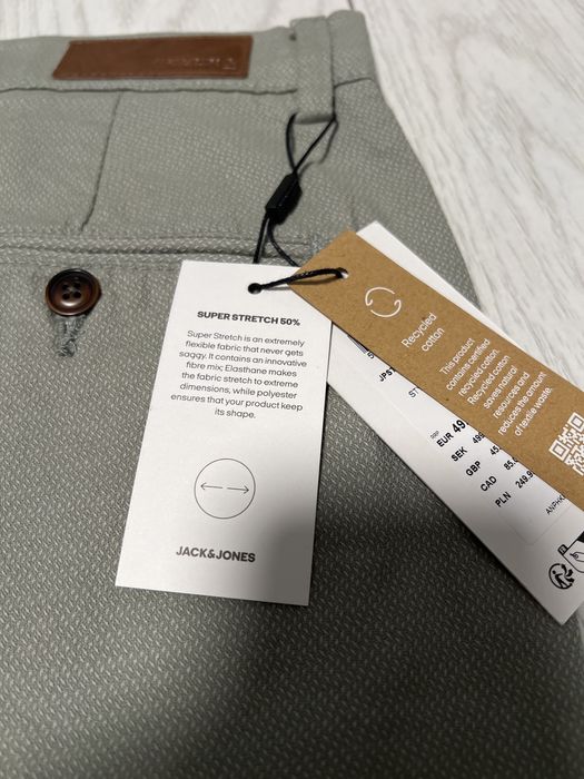 Vand pantaloni scurti noi