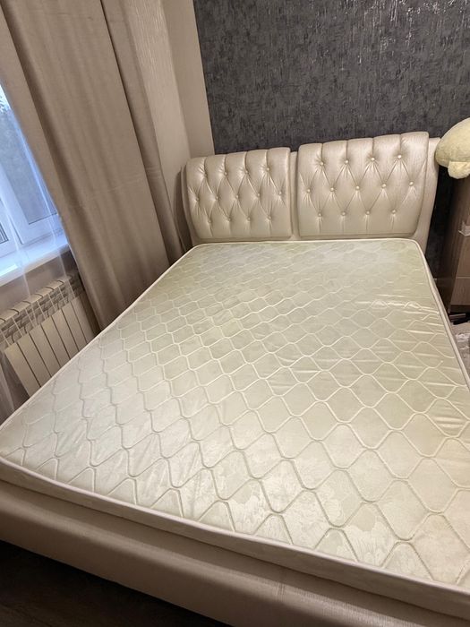 Продам кровать с матрасом