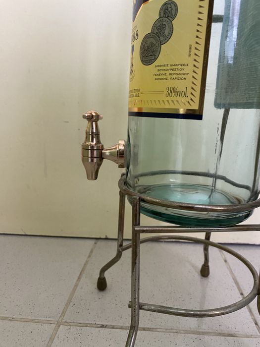 Шишета  със  стойка