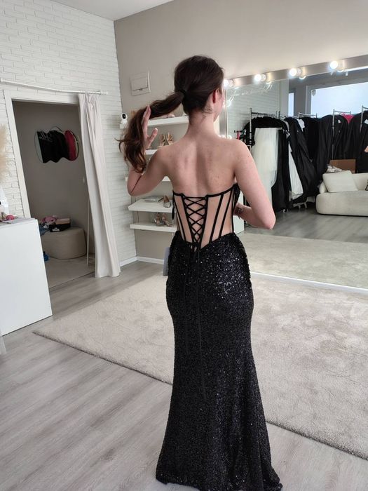 Черна бална рокля