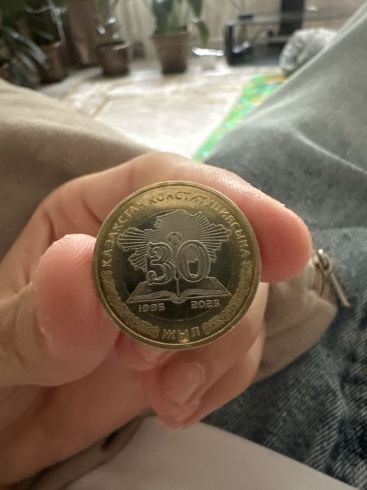 Продам юбелейную монету 100 тг