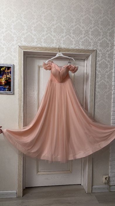 Продам новое вечернее платье