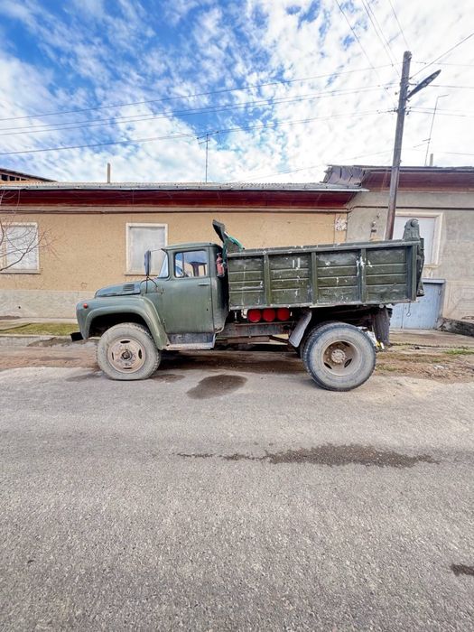 Zil kvadirat srochna sotiladi