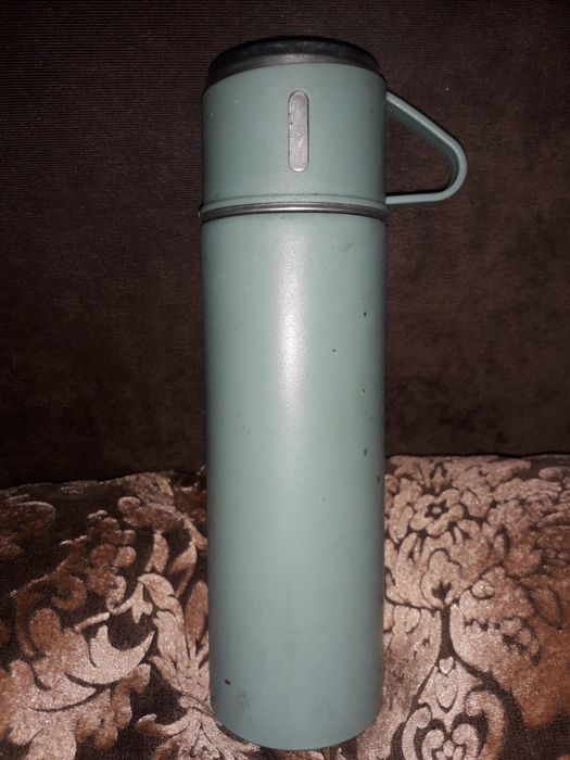 Продам термос , держит тепло отлично