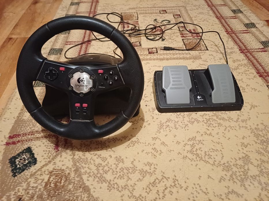 Продам игровой руль Logitech Formula Vibration Feedback с педалями