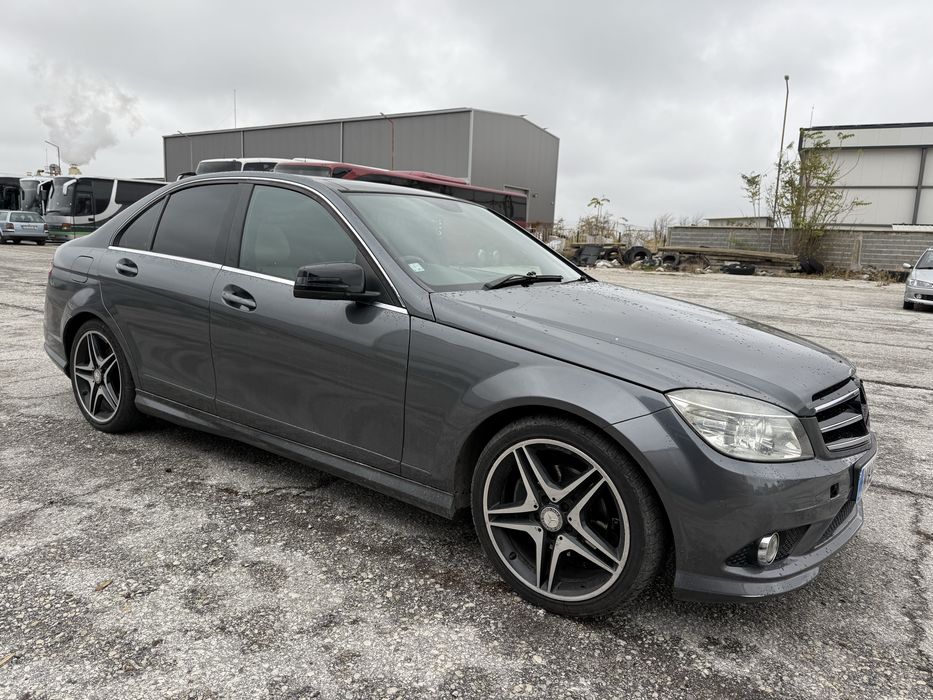 На части w204 Мерцедес C220 CDi Автомат / Панорама