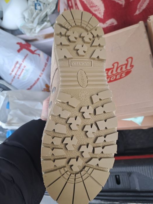 Bocanci piele întoarsă