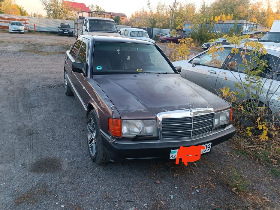 Мерседес 190 , 1990 г.в .