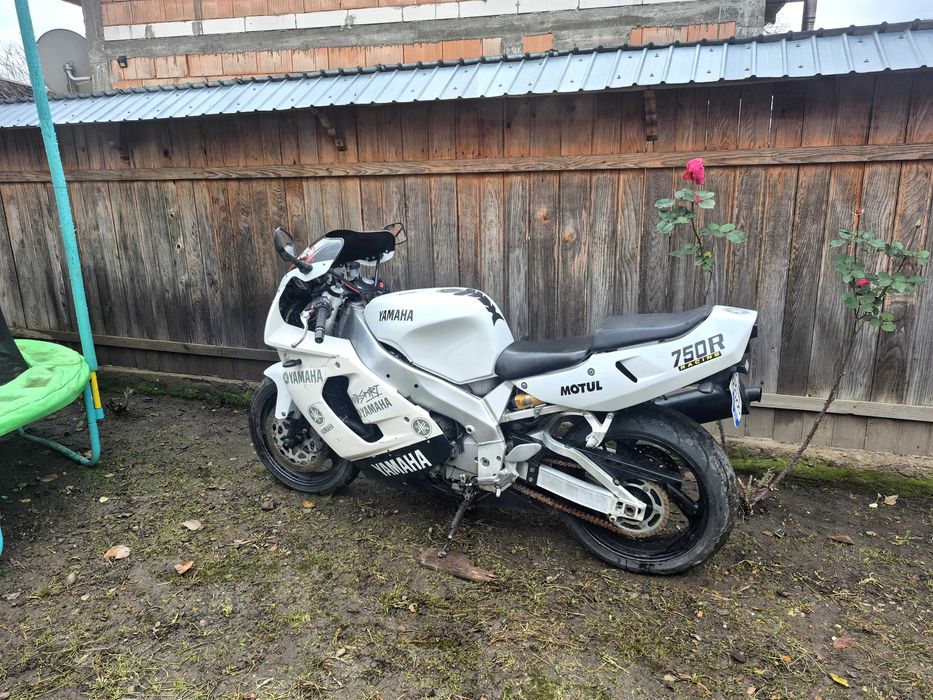 Vând sau schimb cu diverse Yamaha R 750