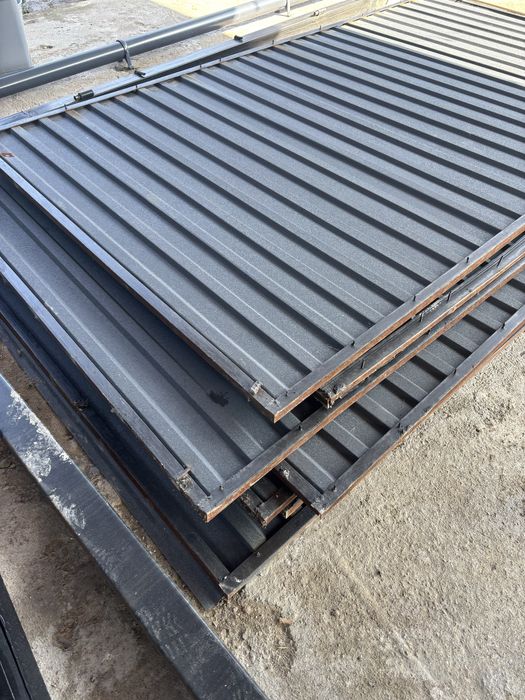 Забор, железные перегородки