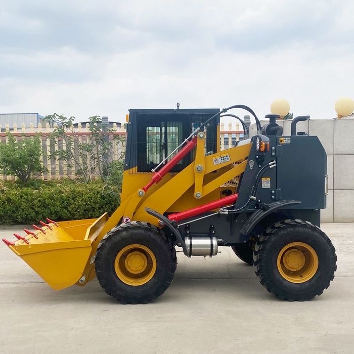 Мини погрузчик с повышенной проходимостью