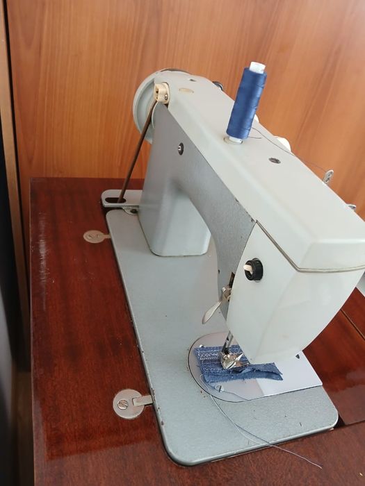 Швейная машинка Чайка