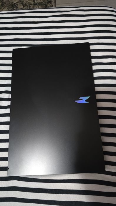 Laptop Gaming Acer Nitro V 15 - Ryzen 5 7535HS - RTX 3050 6GB - Stare