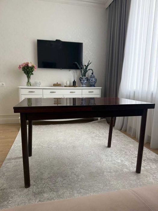 Продаётся стол (Drevounia), Братислава, Чехословакия