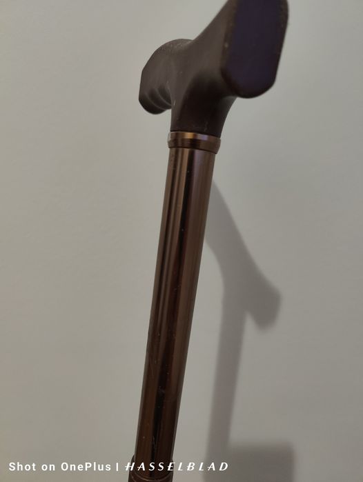 Патерици и бастун неупотребявани два броя с пластмасови подлакътници