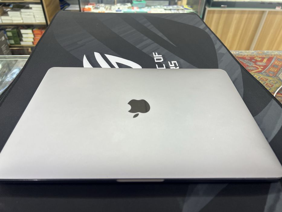 MacBook pro A1708