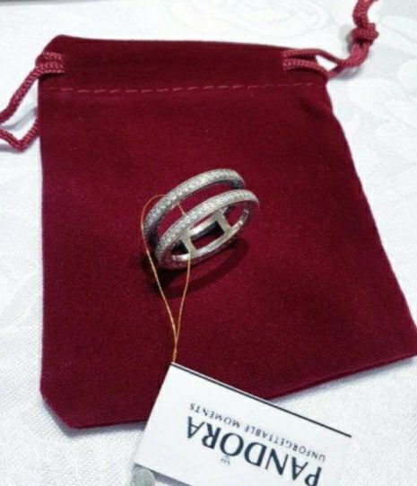 Серебряное кольцо от бренда Pandora