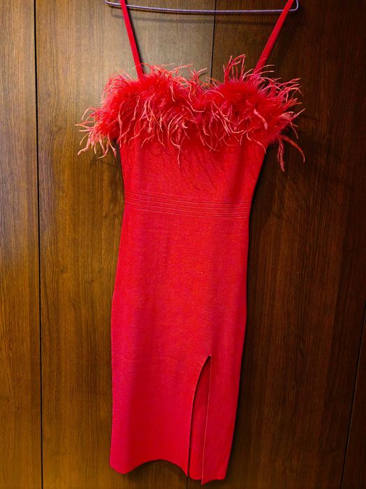 рокля циклама с естествени пера