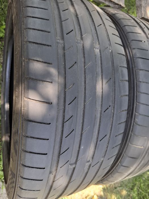 Продавам 2 броя Летни гуми 235/40/19 -96Y* ДОТ 4519*4,5 мм грайфер