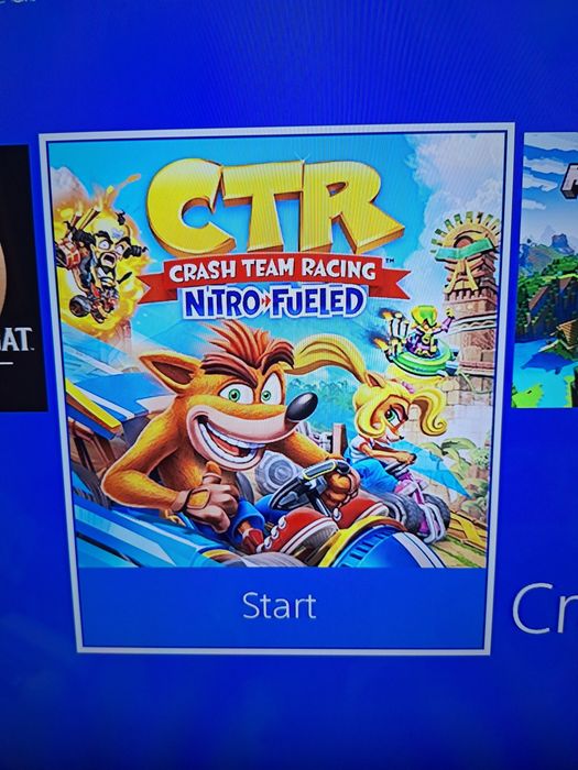 PS4 500GB с 2 джойстика, 3 игри и зарядна станция