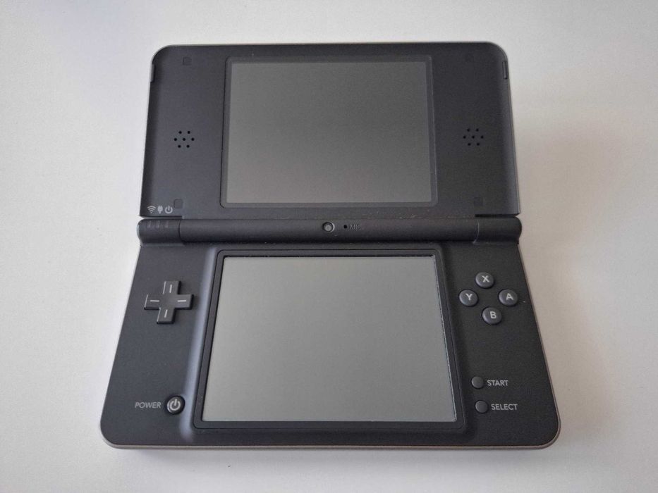 Nintendo DSi XL - качени много игри