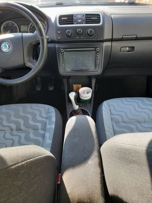 Vând Skoda Roomster